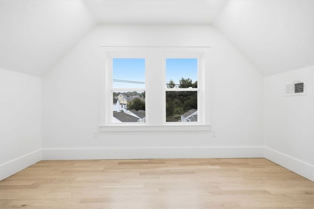 80 Dell Ave, Melrose, MA 02176