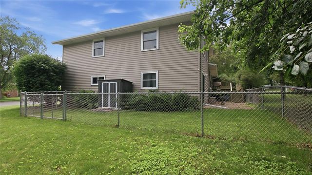 212 Country Club Lane, Altoona, WI 54720