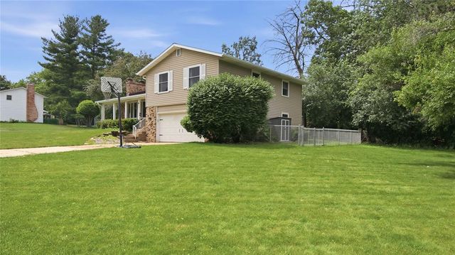 212 Country Club Lane, Altoona, WI 54720