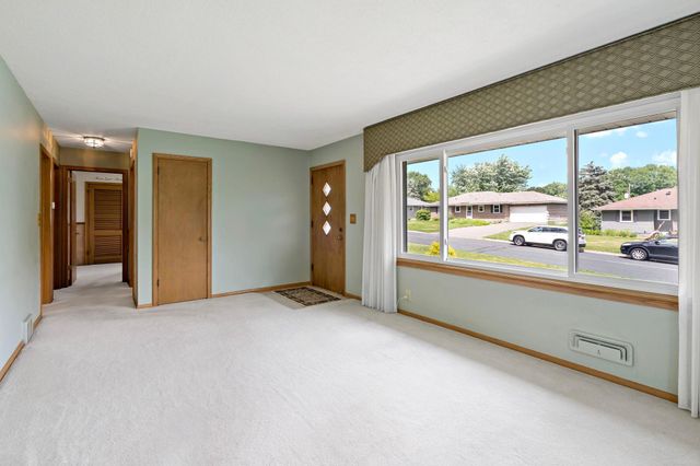 6073 Yukon Avenue N, New Hope, MN 55428