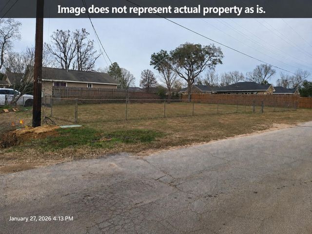 206 1st Street, Willis, TX 77378