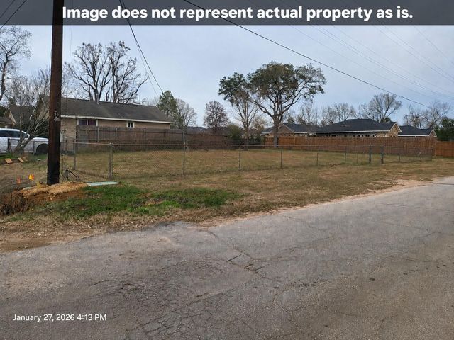 206 1st Street, Willis, TX 77378