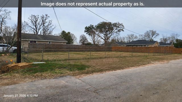 206 1st Street, Willis, TX 77378