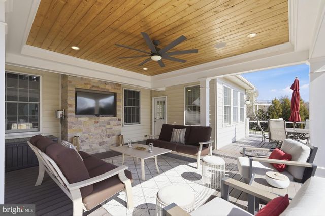 20018 PALMER CLASSIC PKWY, Ashburn, VA 20147