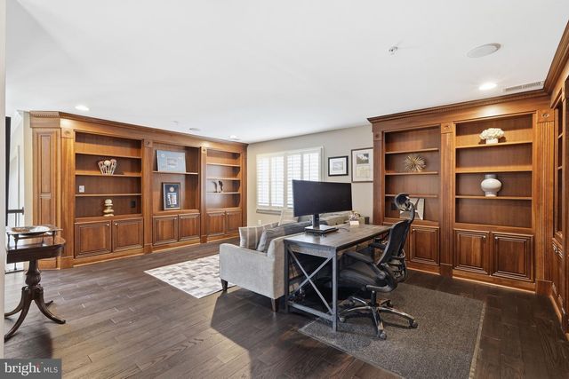 20018 PALMER CLASSIC PKWY, Ashburn, VA 20147