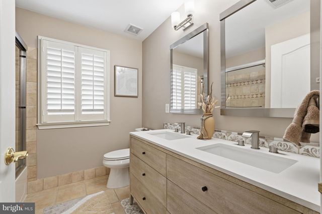 20018 PALMER CLASSIC PKWY, Ashburn, VA 20147