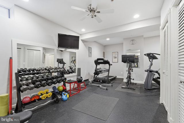 20018 PALMER CLASSIC PKWY, Ashburn, VA 20147