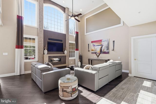 20018 PALMER CLASSIC PKWY, Ashburn, VA 20147