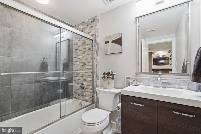 20018 PALMER CLASSIC PKWY, Ashburn, VA 20147