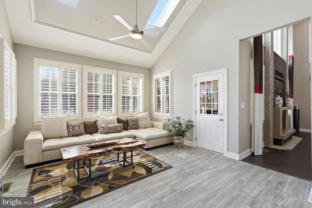 20018 PALMER CLASSIC PKWY, Ashburn, VA 20147