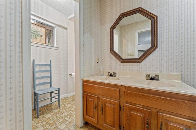 12674 S Highmeadow Ct, Baton Rouge, LA 70816