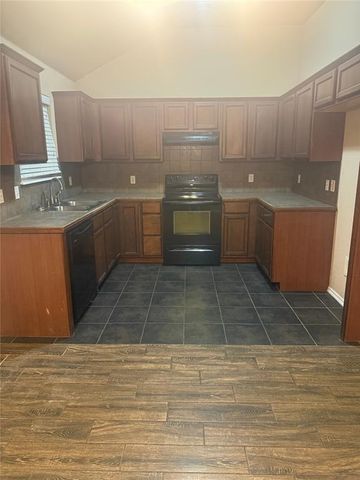 1020 Norway Avenue, Yukon, OK 73099