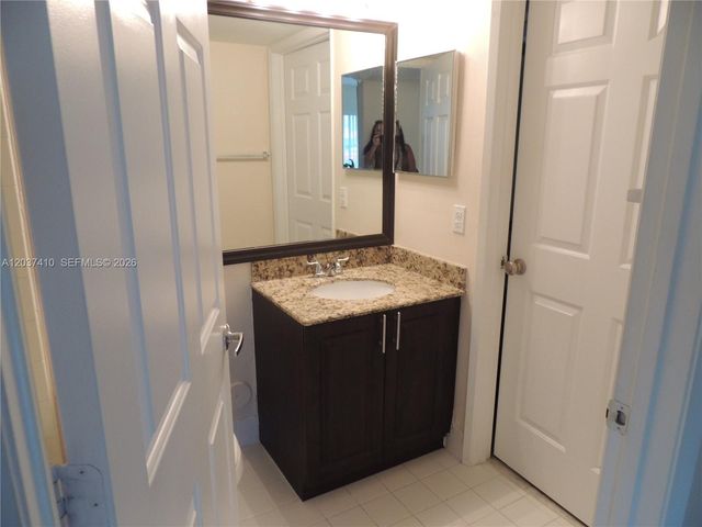 2640 S University Drive 117, Davie, FL 33328