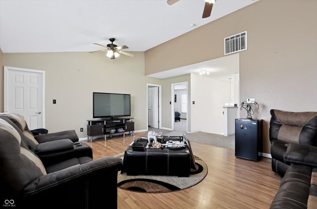 9625 Treyburn Lakes Drive, Indianapolis, IN 46239