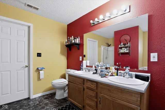 9625 Treyburn Lakes Drive, Indianapolis, IN 46239