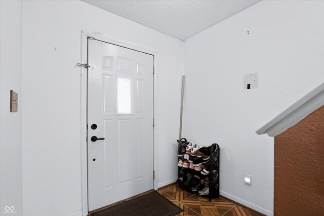 9625 Treyburn Lakes Drive, Indianapolis, IN 46239