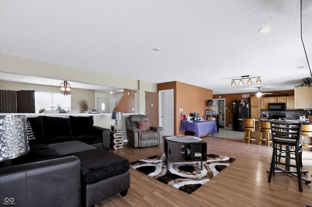 9625 Treyburn Lakes Drive, Indianapolis, IN 46239