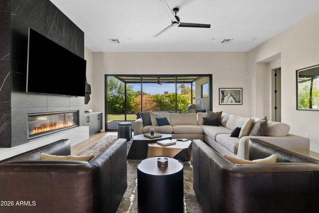 4224 E EARLL Drive, Phoenix, AZ 85018