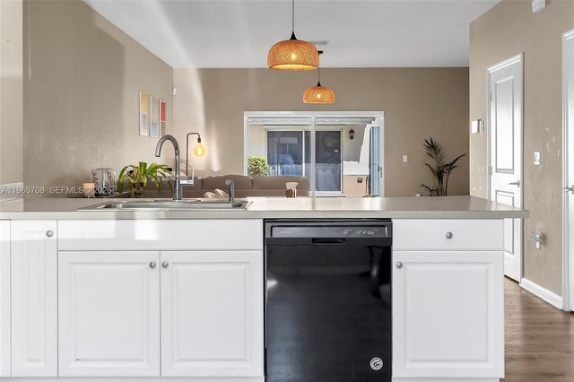 2819 NW 181st St, Miami Gardens, FL 33056