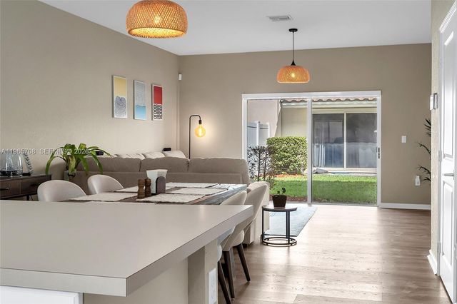 2819 NW 181st St, Miami Gardens, FL 33056