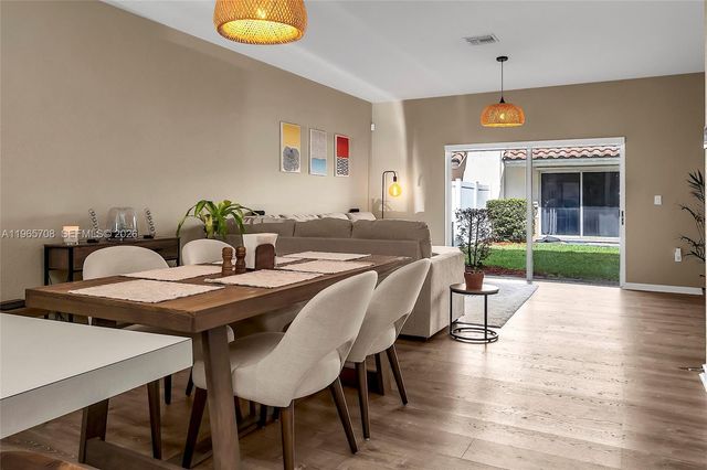 2819 NW 181st St, Miami Gardens, FL 33056