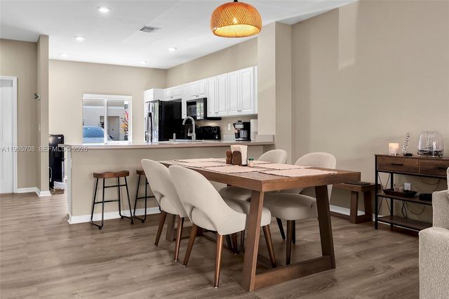 2819 NW 181st St, Miami Gardens, FL 33056