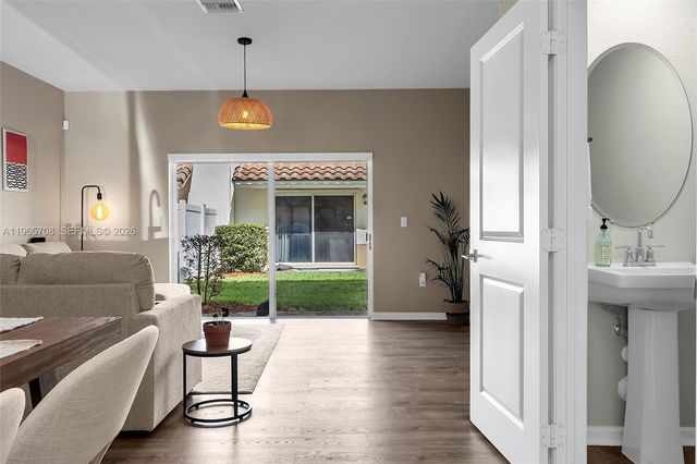 2819 NW 181st St, Miami Gardens, FL 33056