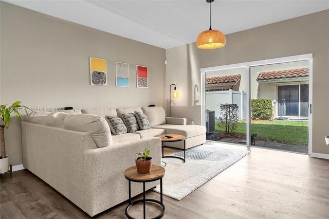 2819 NW 181st St, Miami Gardens, FL 33056