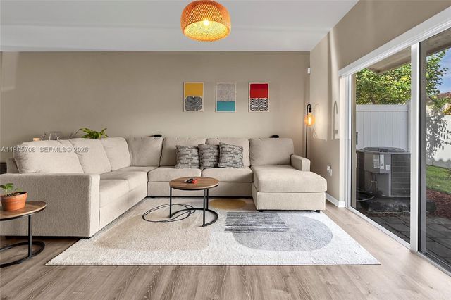 2819 NW 181st St, Miami Gardens, FL 33056