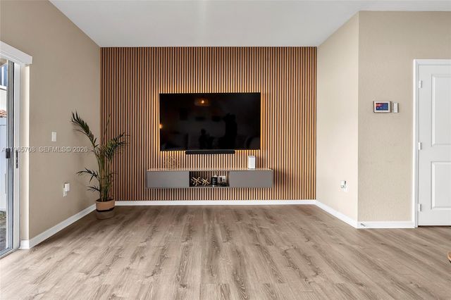 2819 NW 181st St, Miami Gardens, FL 33056