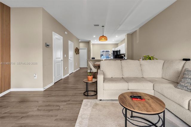 2819 NW 181st St, Miami Gardens, FL 33056