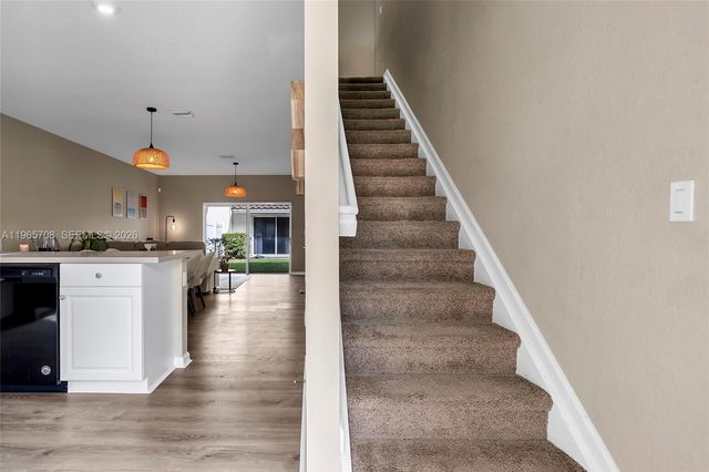 2819 NW 181st St, Miami Gardens, FL 33056