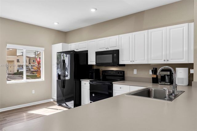 2819 NW 181st St, Miami Gardens, FL 33056