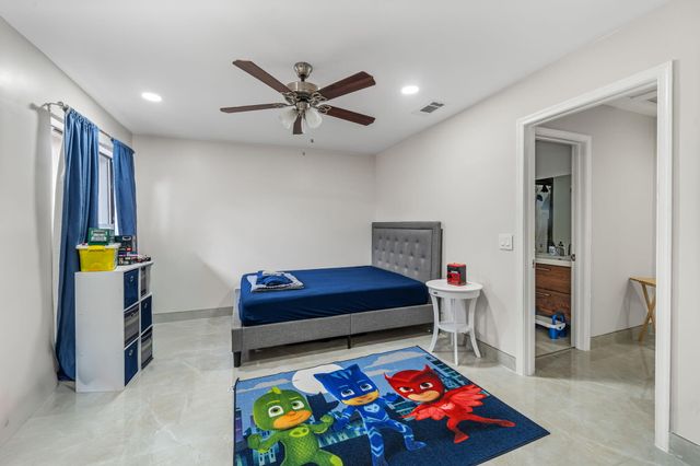 600 Crosswinds Drive C2, Greenacres, FL 33413