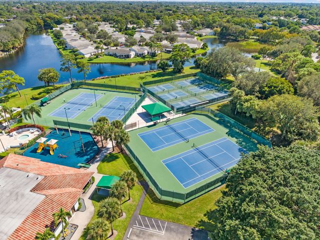 600 Crosswinds Drive C2, Greenacres, FL 33413