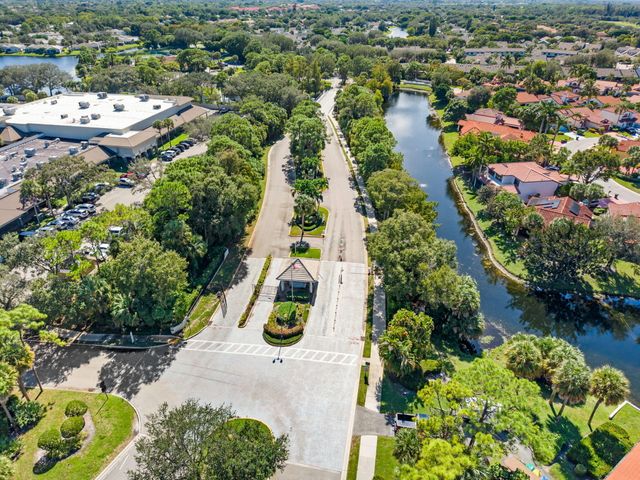 600 Crosswinds Drive C2, Greenacres, FL 33413