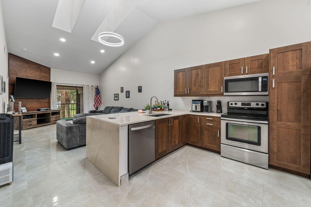 600 Crosswinds Drive C2, Greenacres, FL 33413