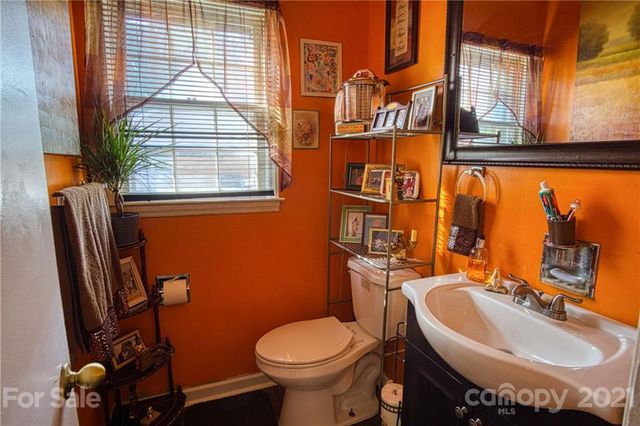 6222 Bonnybrook Lane, Charlotte, NC 28212