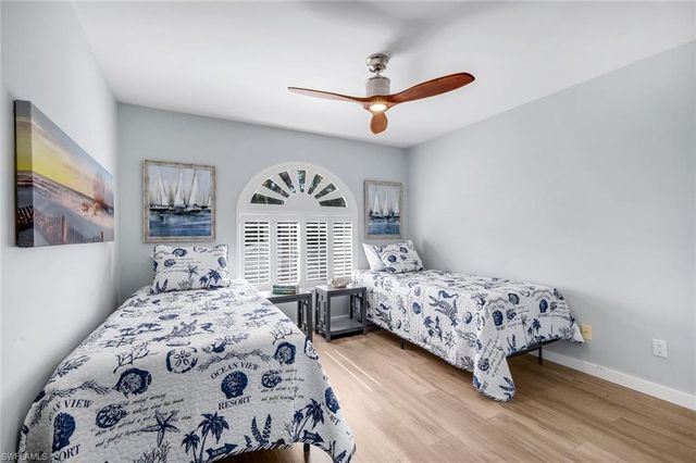 810 New Waterford DR 203, Naples, FL 34104