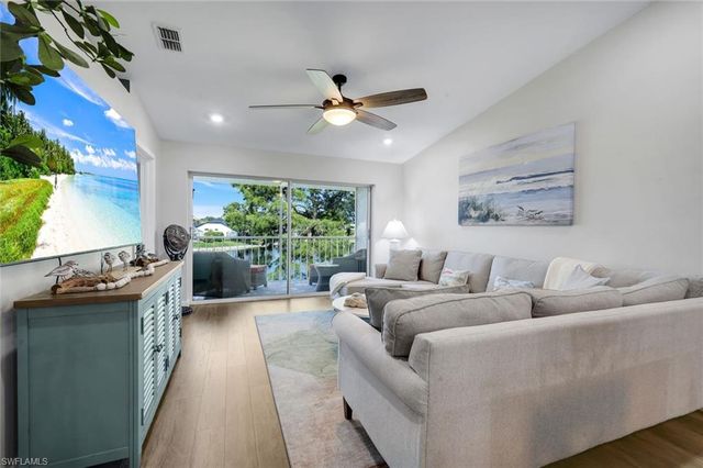 810 New Waterford DR 203, Naples, FL 34104