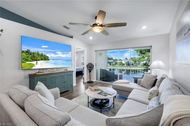 810 New Waterford DR 203, Naples, FL 34104
