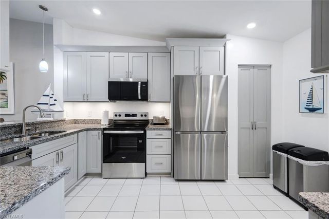 810 New Waterford DR 203, Naples, FL 34104