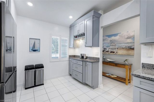 810 New Waterford DR 203, Naples, FL 34104
