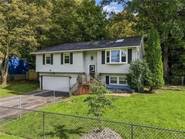 215 Birchwood Boulevard, Van Buren, NY 13027