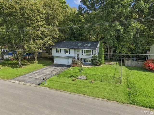 215 Birchwood Boulevard, Van Buren, NY 13027