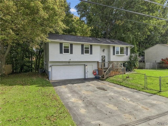 215 Birchwood Boulevard, Van Buren, NY 13027