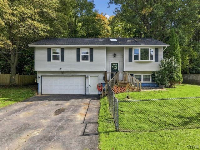 215 Birchwood Boulevard, Van Buren, NY 13027