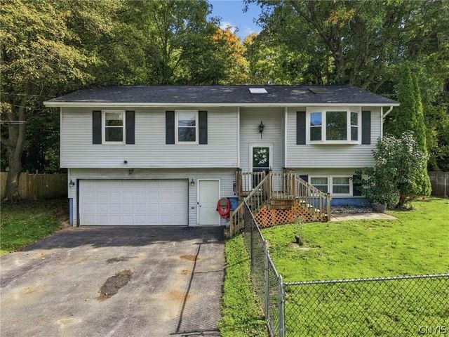 215 Birchwood Boulevard, Van Buren, NY 13027