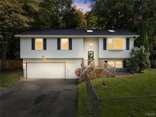 215 Birchwood Boulevard, Van Buren, NY 13027