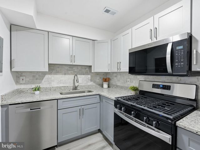 3930 STONE GATE DR, Suitland, MD 20746